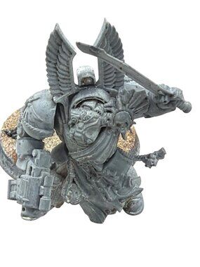 Warhammer 40K Space Marine Miniature With Base For Painting Or Conversion